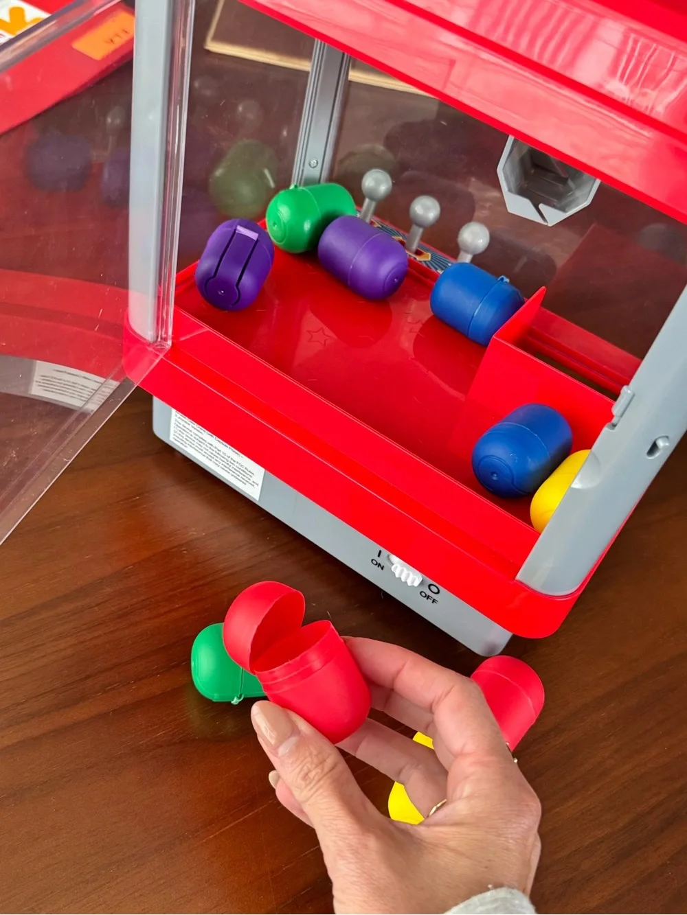 🔹 Electronic Arcade Claw Crane Game – Mini Candy & Prize Grabber w/ Tokens